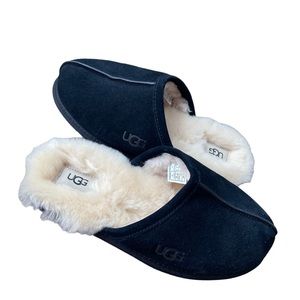 UGG Mens Size 7 Scuff Black Suede Slippers